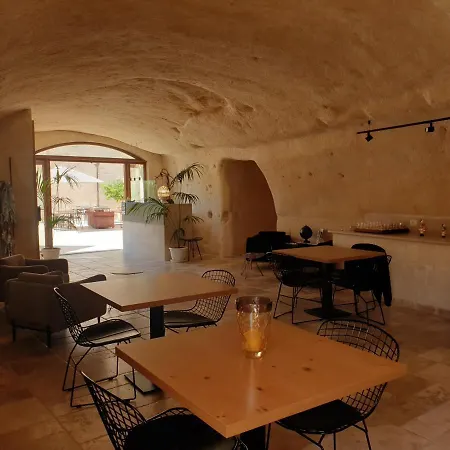 Masseria Santa Lucia *